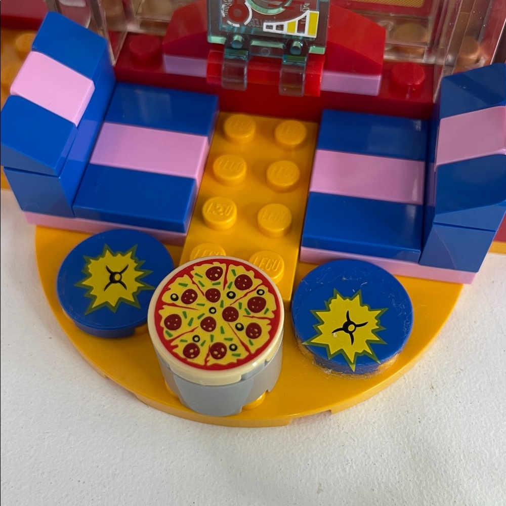 Lego Super Hero Girls Cafe Escape Playset  41231 - Picture 10 of 10